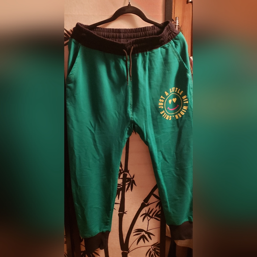 ZUMBA SWEATS SIZE MEDIUM